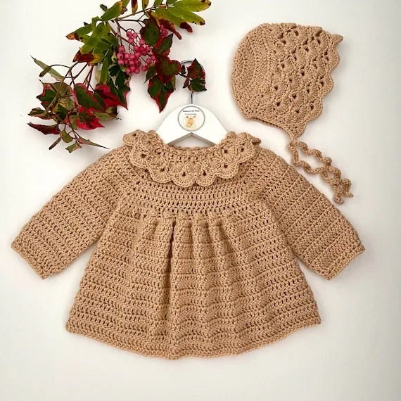 Robe Tricotée Bébé avec Bonnet