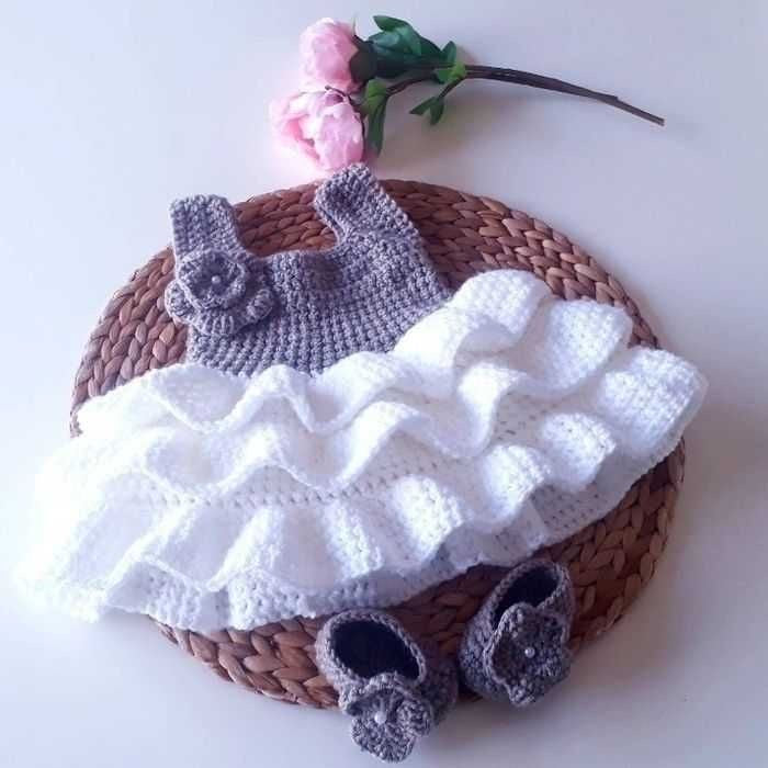Ensemble Robe Tricotée et Chaussons Bébé